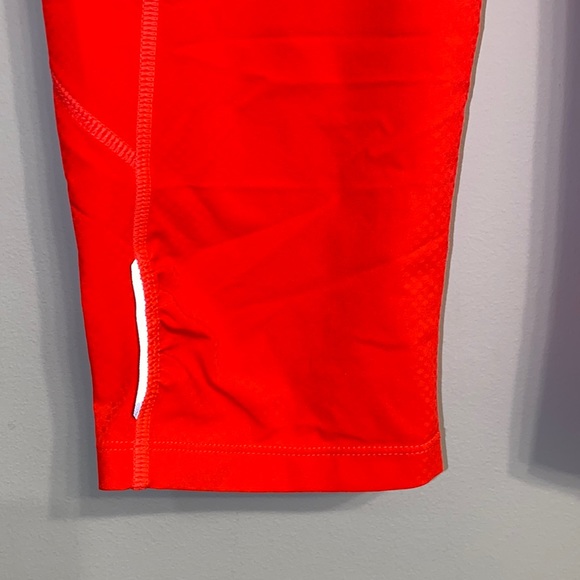 Athleta NWOT orange, thin leggings with side pockets, zip packet size Medium - Picture 4 of 7